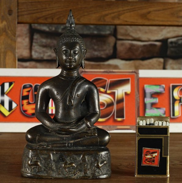 Buddha Bronze Asiatika älter oder antik Lotussitz Tiere