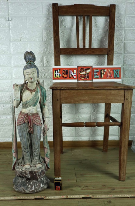 ältere Figur Asiatika Frau Tempel Gewand