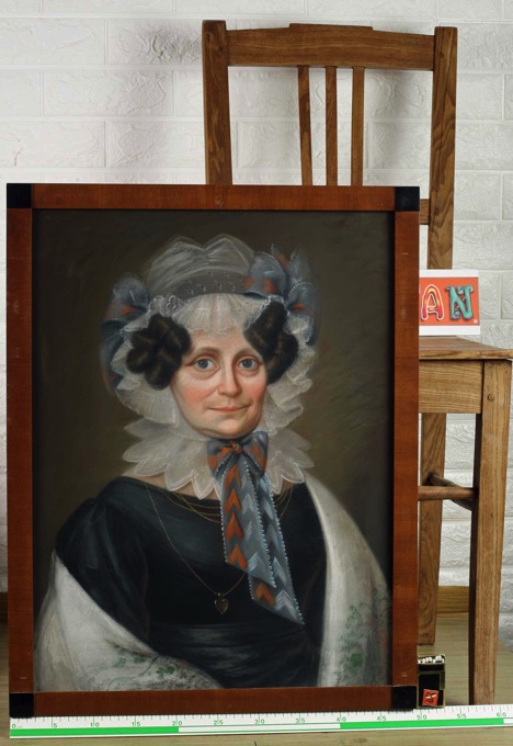 Biedermeier Pastell Gemälde Portrait Edeldame Tracht Kopfbedeckung Herz