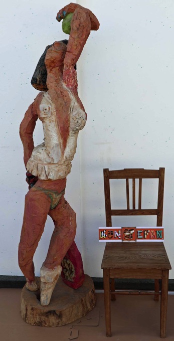 Michael Denkler-Gietz *1960 Holz Skulptur Tennisspielerin Aufschlag Kettensäge