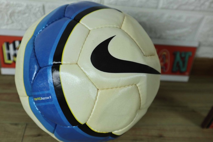 Nike Fussball handsigniert total 90 Aerow II Staatsgeschenk